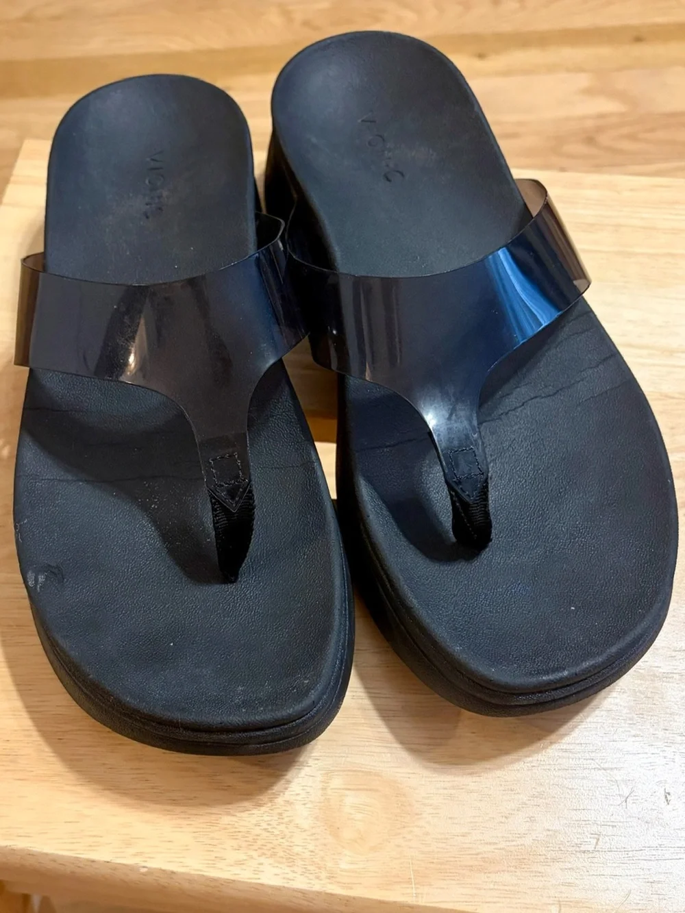 Vionic Luminous Women's Thong Post Wedge Sandal